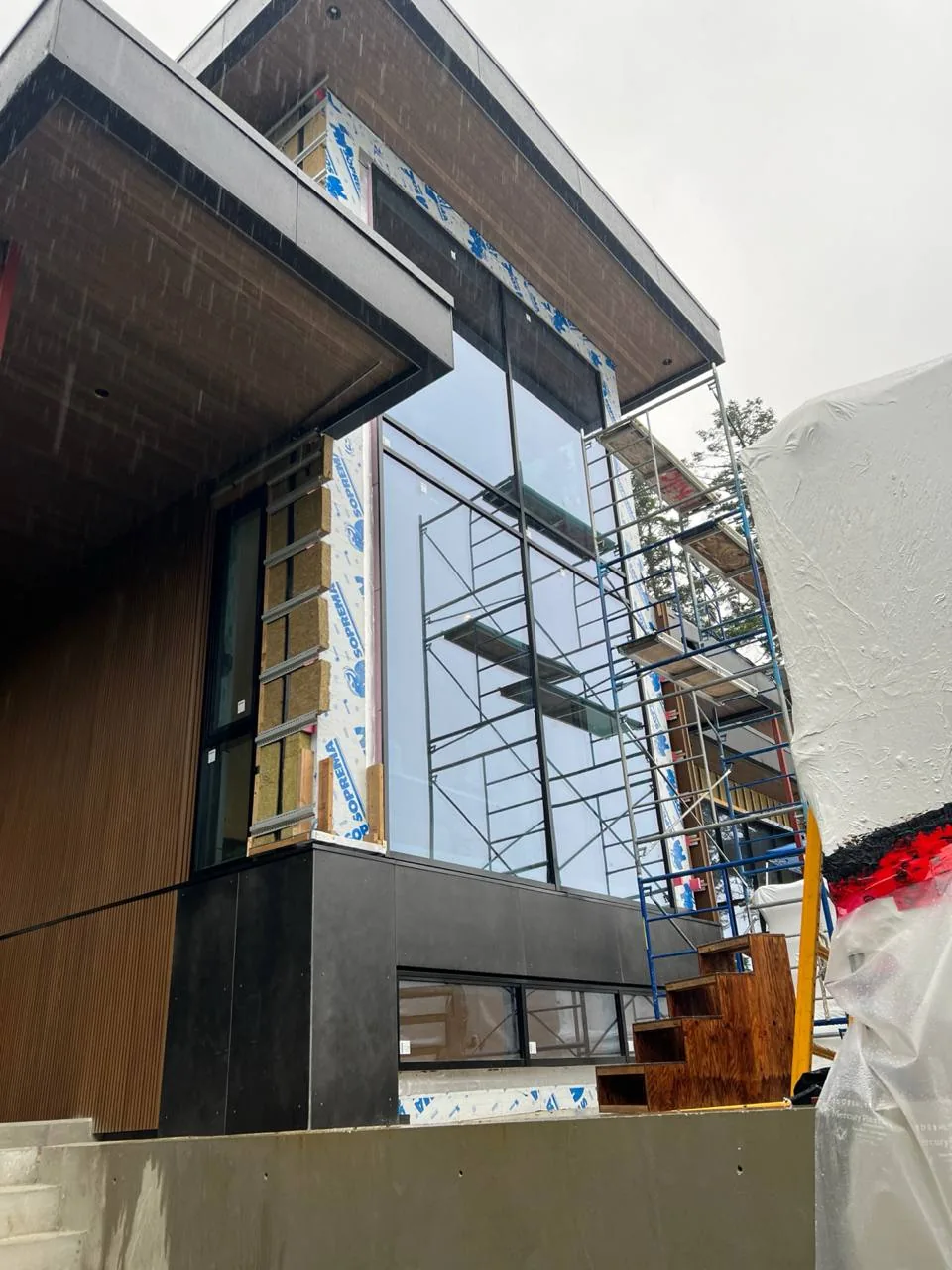 Corner of the Lands End house showing the glazed return